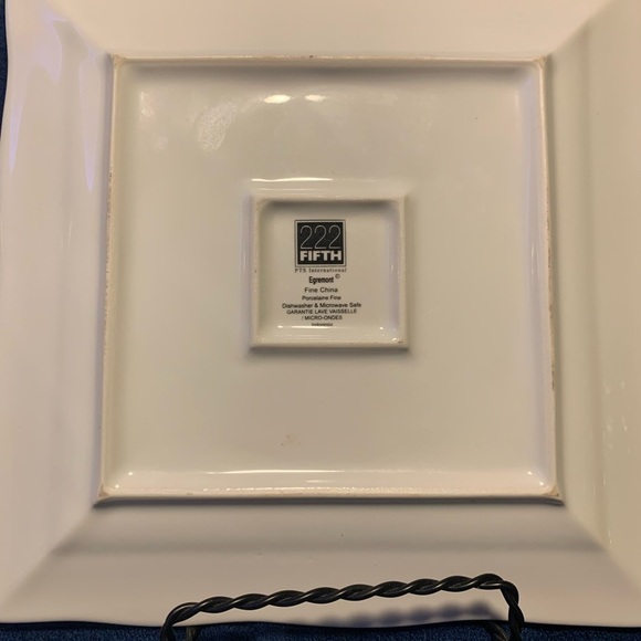 Lovely, Set of Two, Porcelain Decorative Plates with Bird-in-Tree Design. - Picture 5 of 7